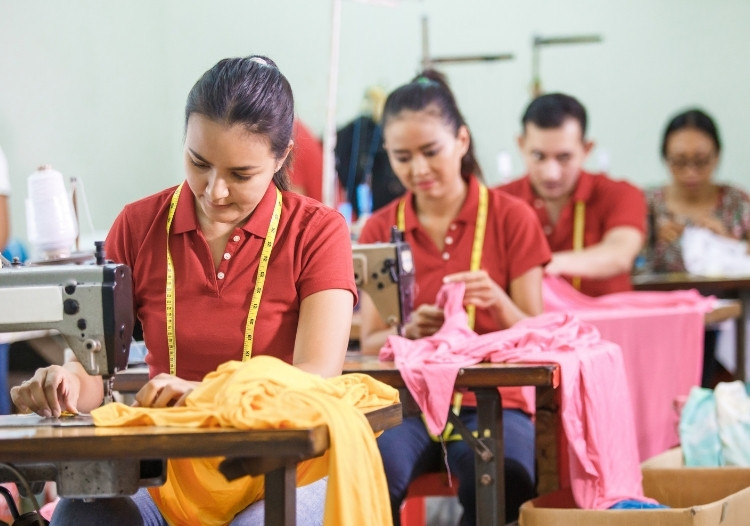 Thực tập sinh may mặc